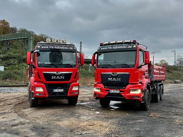 Tieflader und Bagger